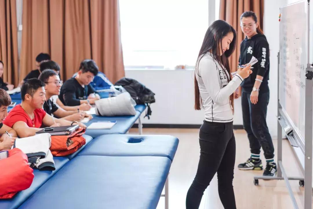 30岁转行健身教练太晚了,27岁当健身教练五年竟然还负债