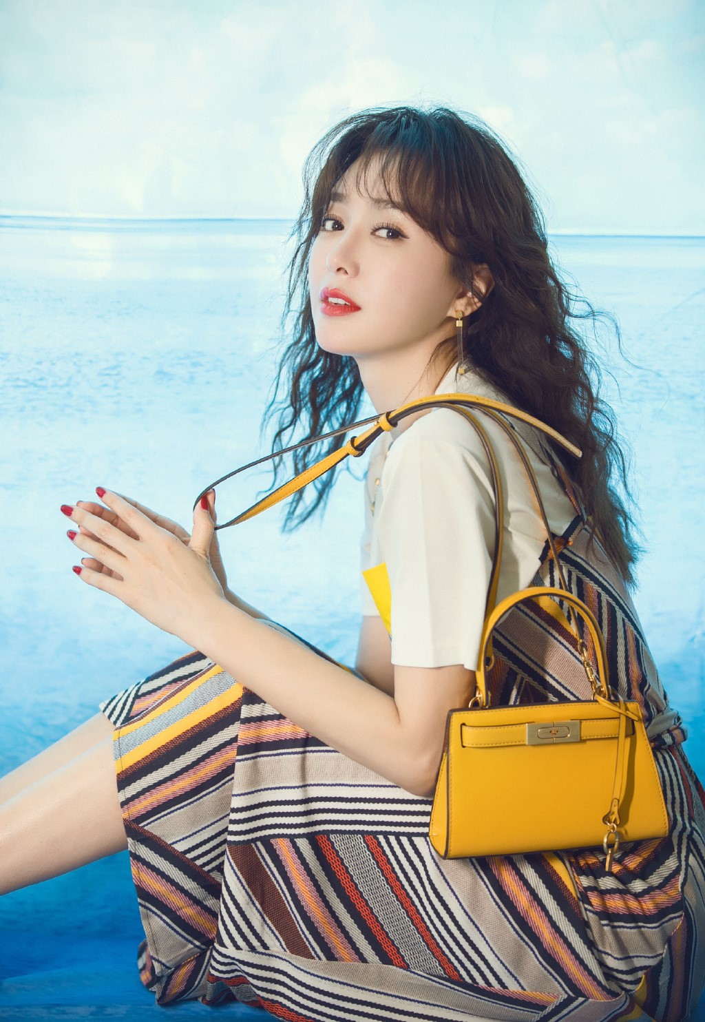 杨幂娜扎吴谨言撞衫 (吴谨言tory burch上衣)