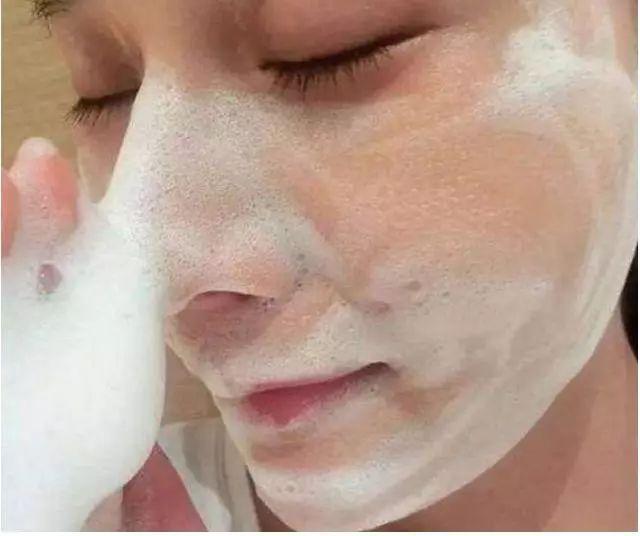 干皮适合哪款洗面奶,适合干皮的洗面奶国货品牌