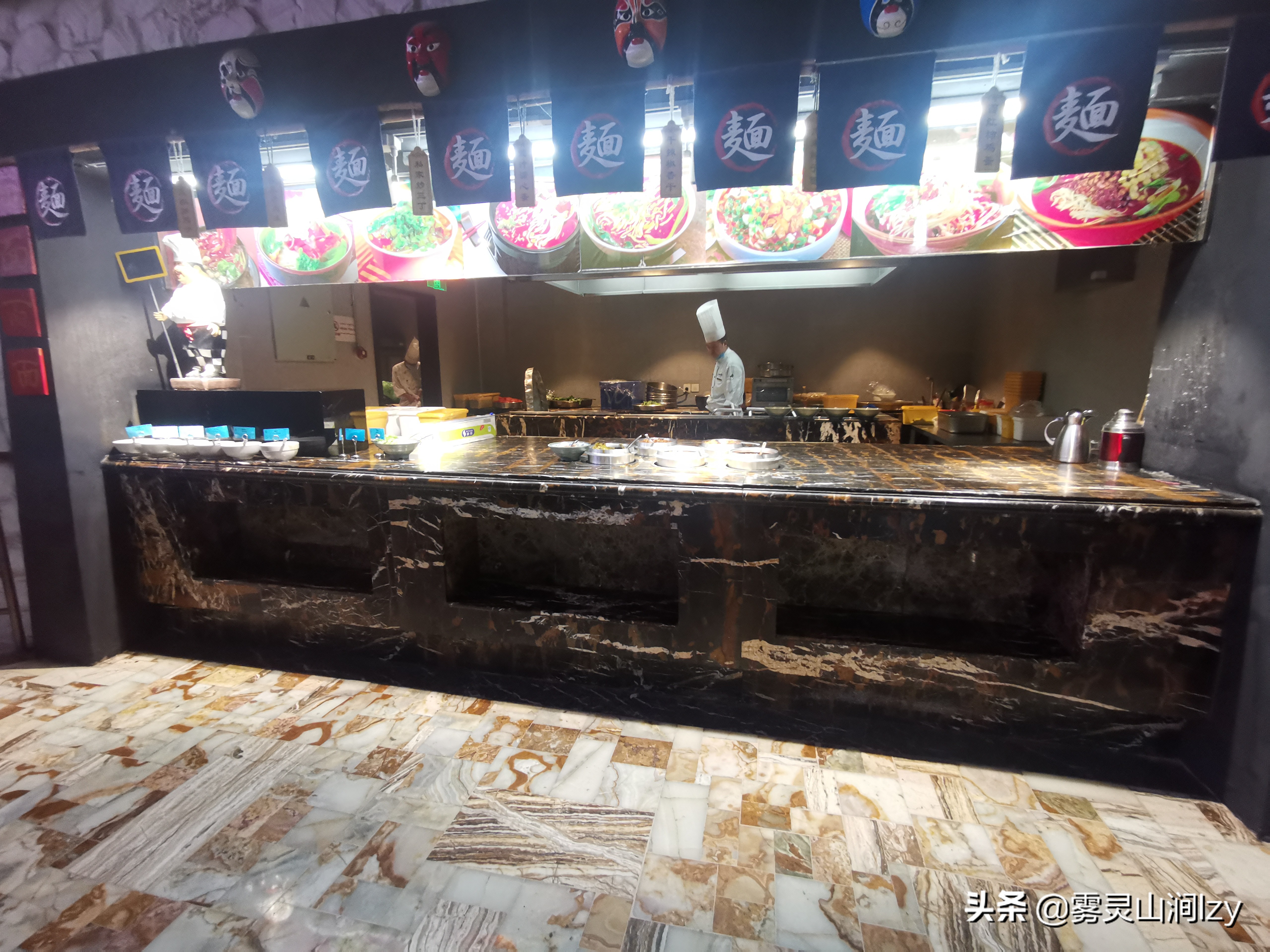 蓝天白云下的雪域高原布达拉宫,蓝天之下日光之城简介