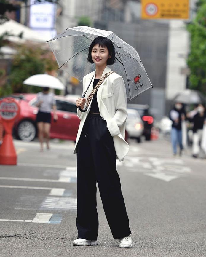 韩国女生ins西装搭配,看韩国美女街拍示范西装搭配
