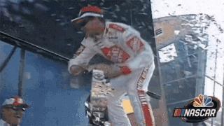 被香槟酒瓶塞打懵是一种什么体验?沙雕们纷纷给出答案