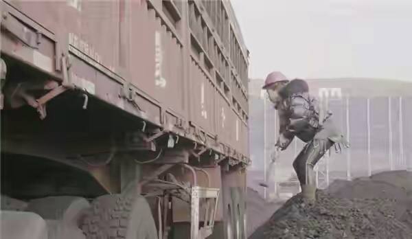 41岁东北女子离婚后替前夫还债,40岁的女人离婚负债20万