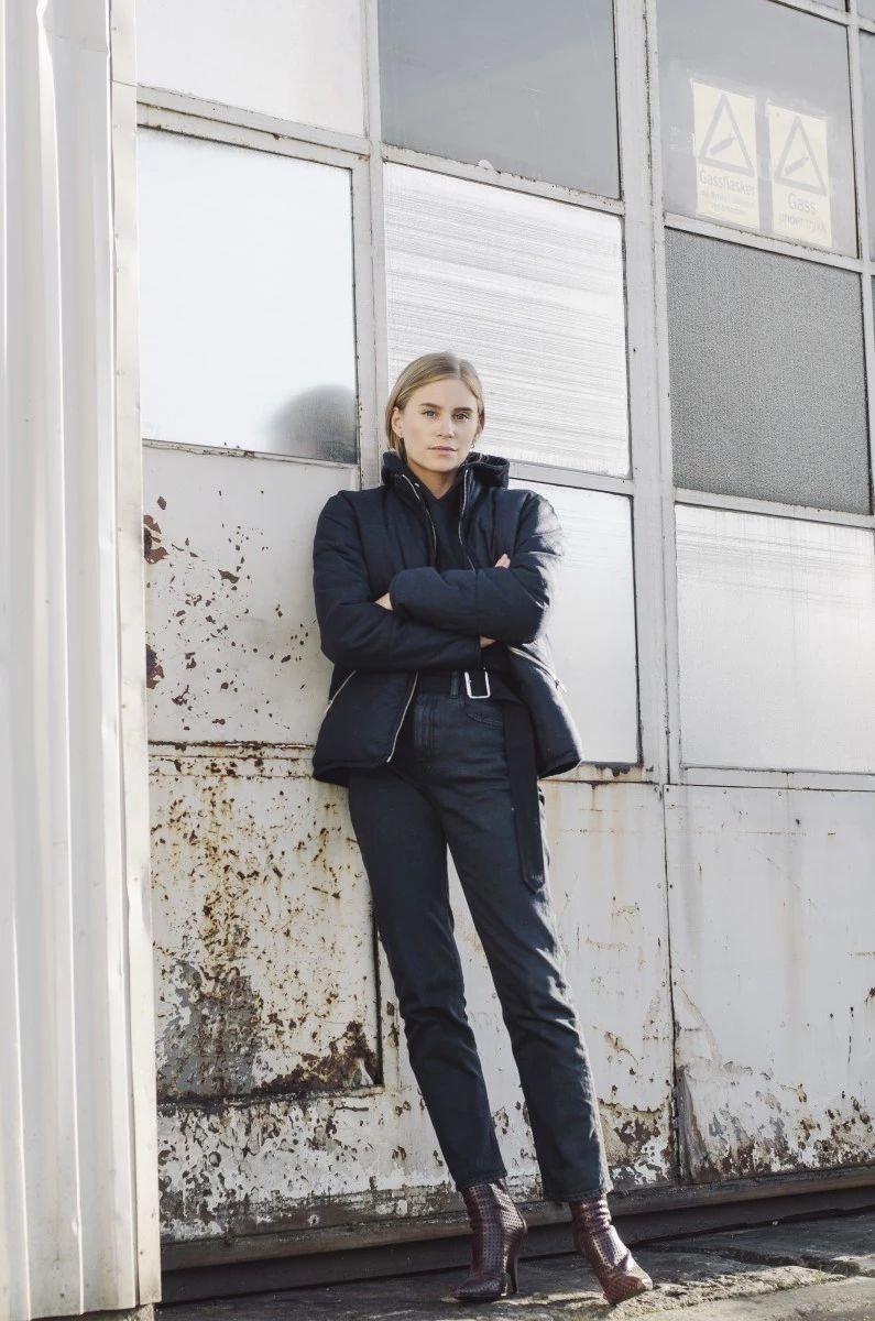 150斤面包服显瘦,面包服加直筒裤