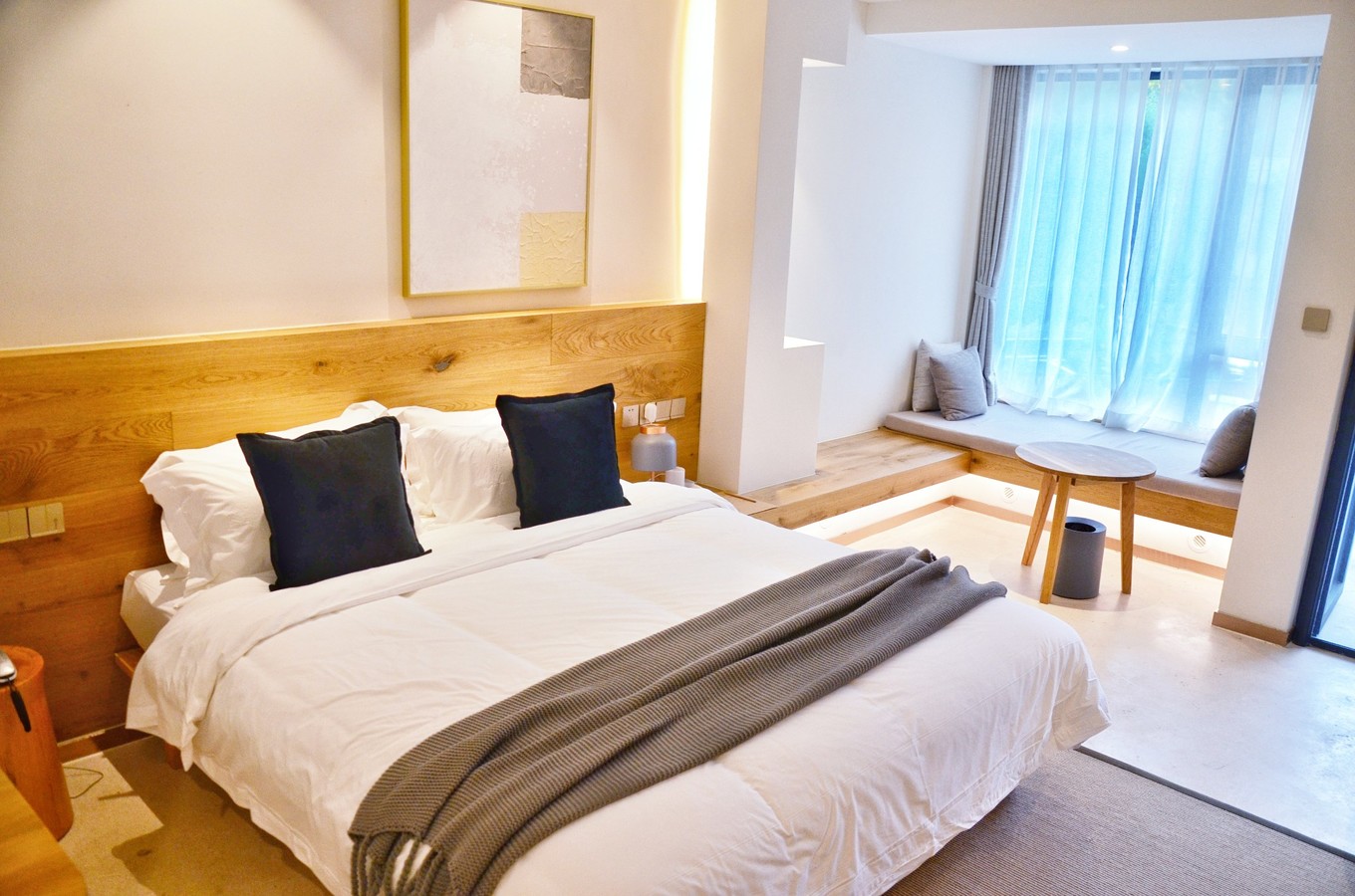 一座白楼，青山环绕，云卷雾舒～享受在莫干山野的娴静自由