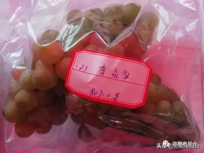 弥勒葡萄价格,弥勒葡萄卖5元一颗