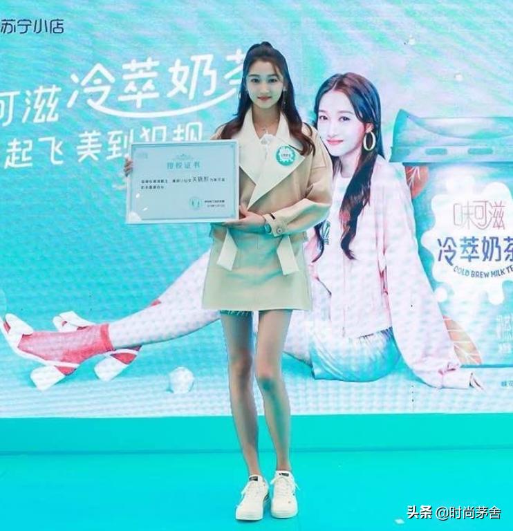 关晓彤安踏鞋子视频,关晓彤同款水墨画安踏鞋