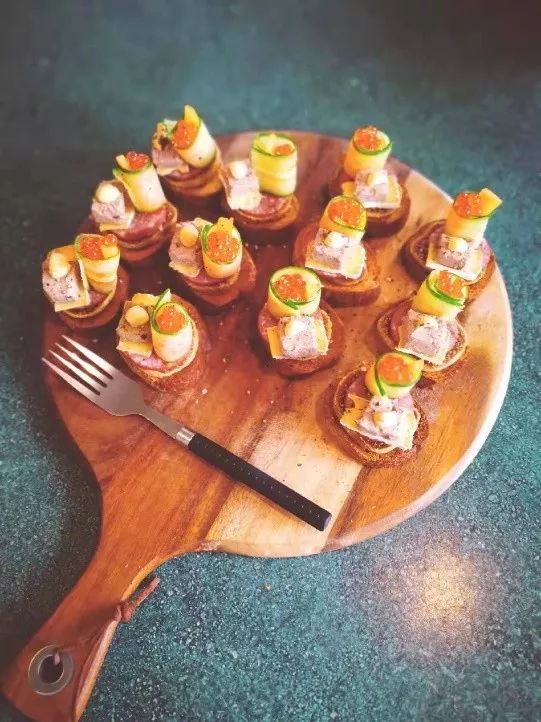 中国小伙去新西兰却横扫对手获得冠军，每份食材在手上都是艺术品