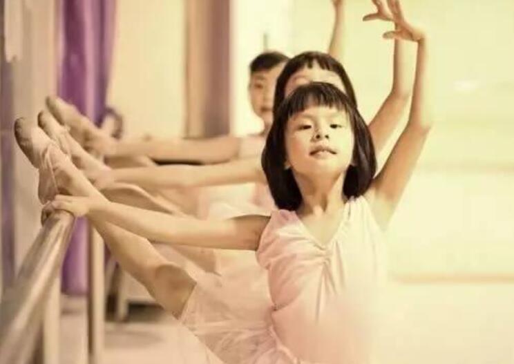 孩子睡觉腿抽筋预示三种病,小孩晚上腿抽筋是长高吗