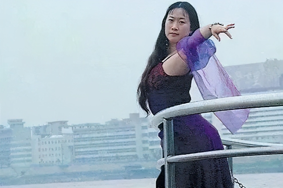 43岁芙蓉姐姐：从全网黑到资本过亿，被骂多年的她全凭不认命？