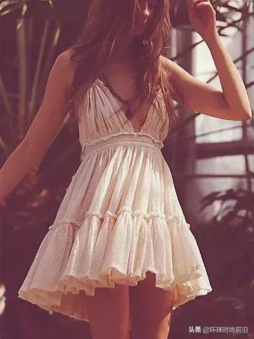 美炸了的吊带裙也挑人，会露才是王者