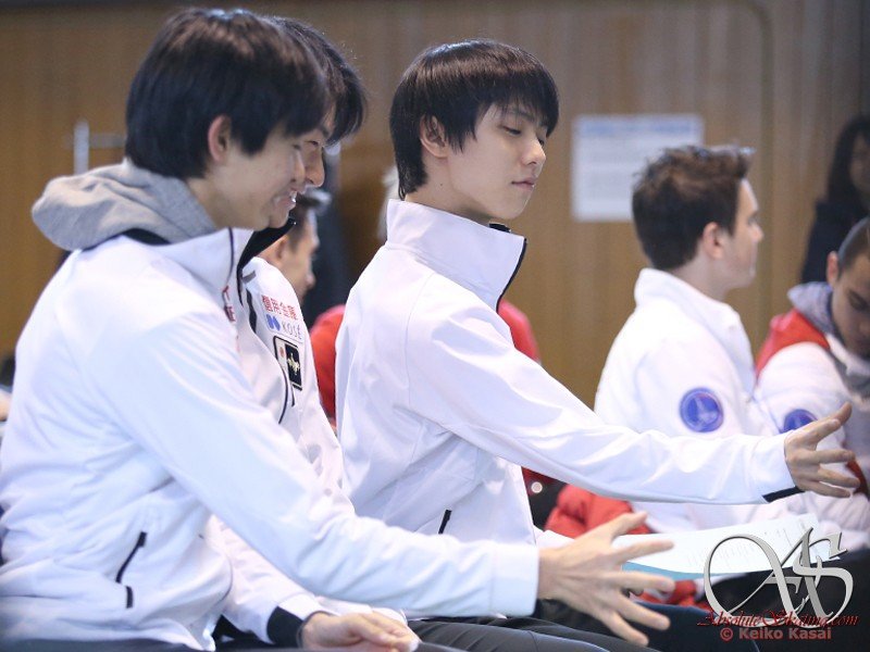 羽生结弦怪异行为,羽生结弦被光头采访