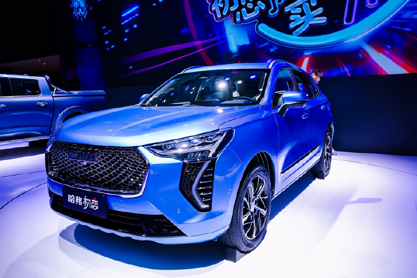 哈弗初恋和cs55plus蓝鲸版哪个好,哈弗初恋外观