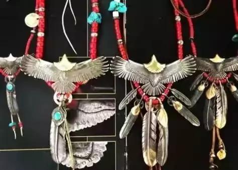 比黄金贵几倍的银饰，王思聪给爱犬买的项链就是这个牌子