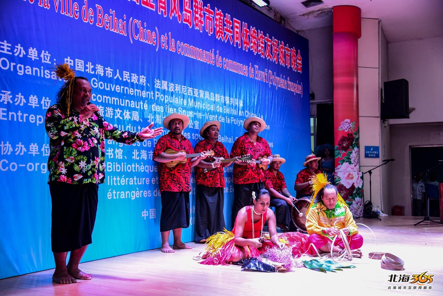 我在北海图书馆拍了一场特别的晚会，观众情不自禁跟着节奏动起来