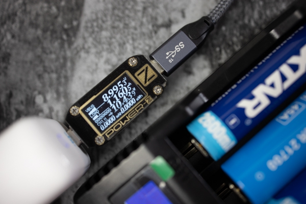 能够兼容所有手机快充的充电器,兼容各个手机快充的充电器