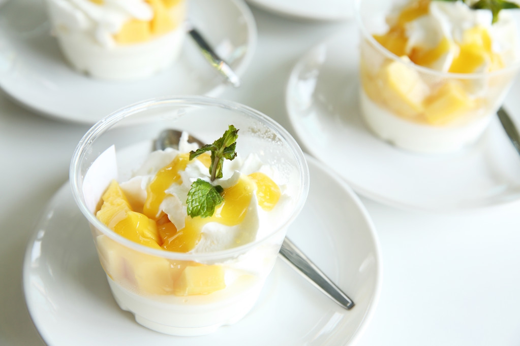 芒果简单又不脏手的吃法,芒果控看过来满满果肉的芒果甜品