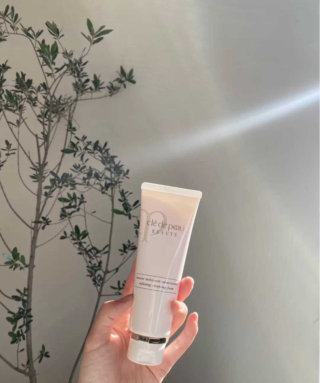 李兰迪卸妆视频:大大方方分享素颜,用的产品也很平价