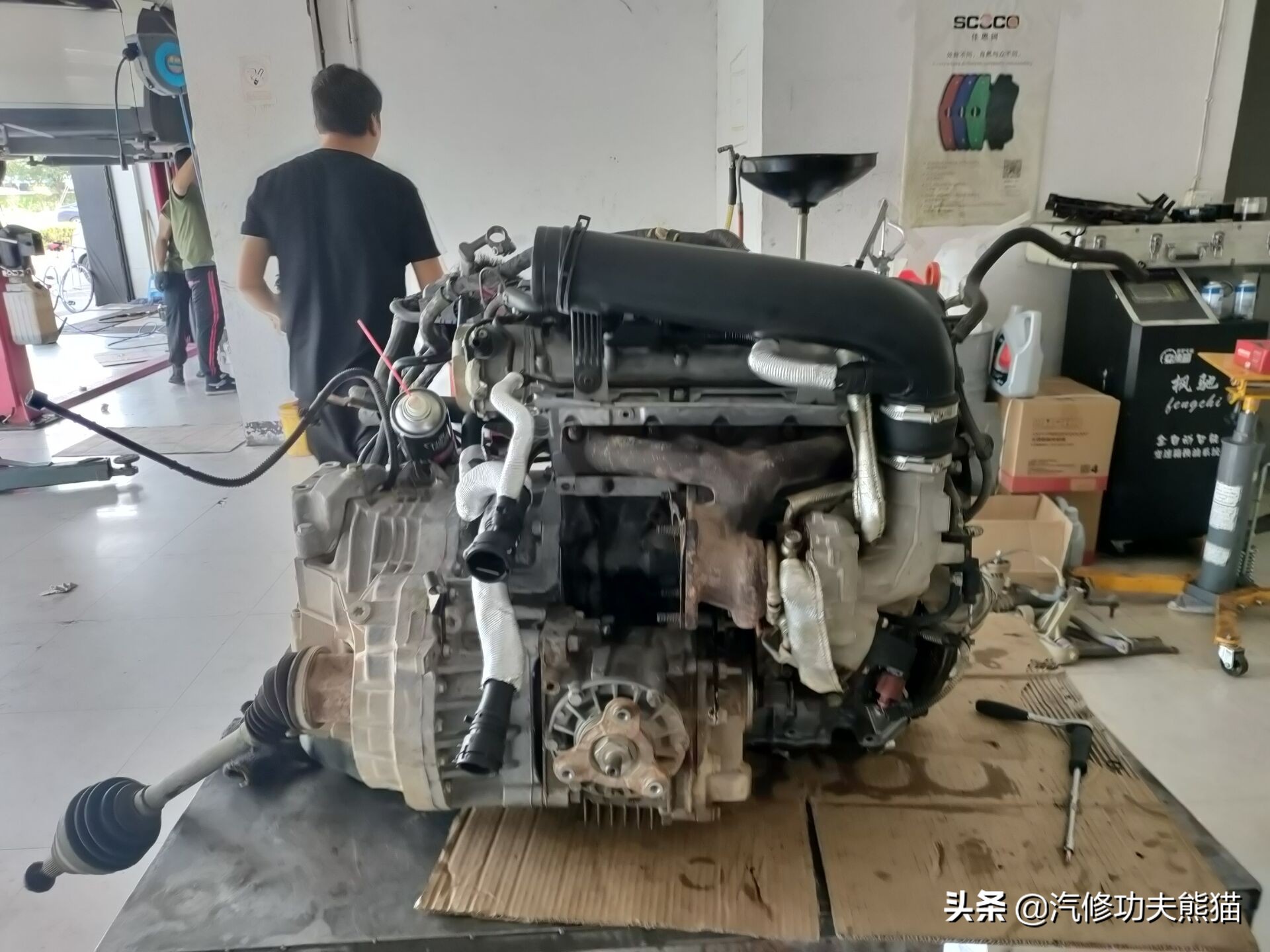 老途观发动机漏油维修,老途观涡轮增压器漏油维修多钱