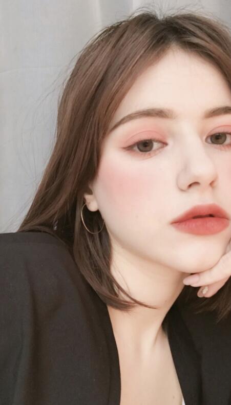 17岁俄罗斯妹子走红，韩妆化得出神入化，被封为“人间水蜜桃”！