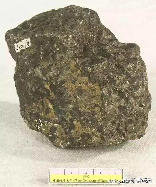 月球陨石与地球矿石的区别,月球陨石和矿石有什么区别