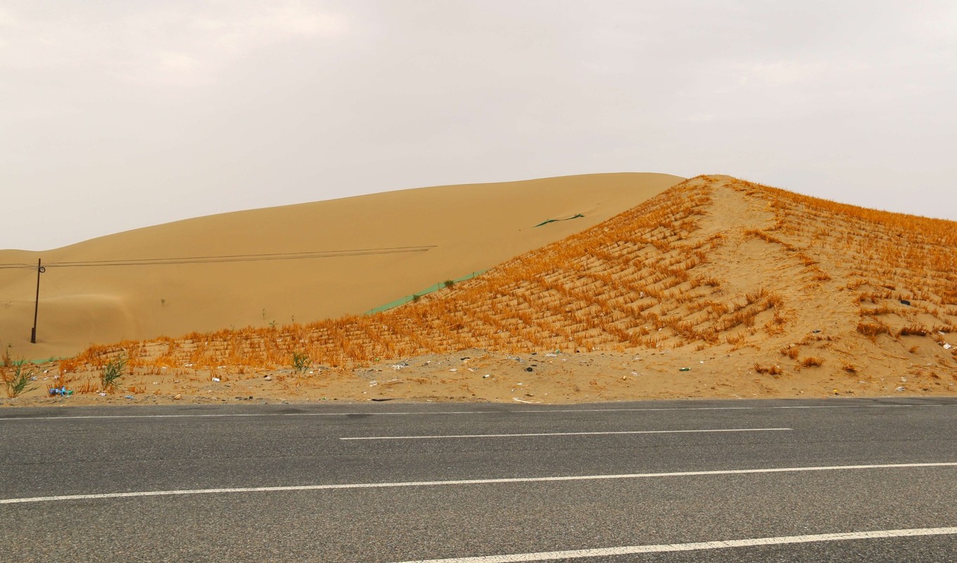 楼兰古国若羌,且末县和若羌县哪个县大