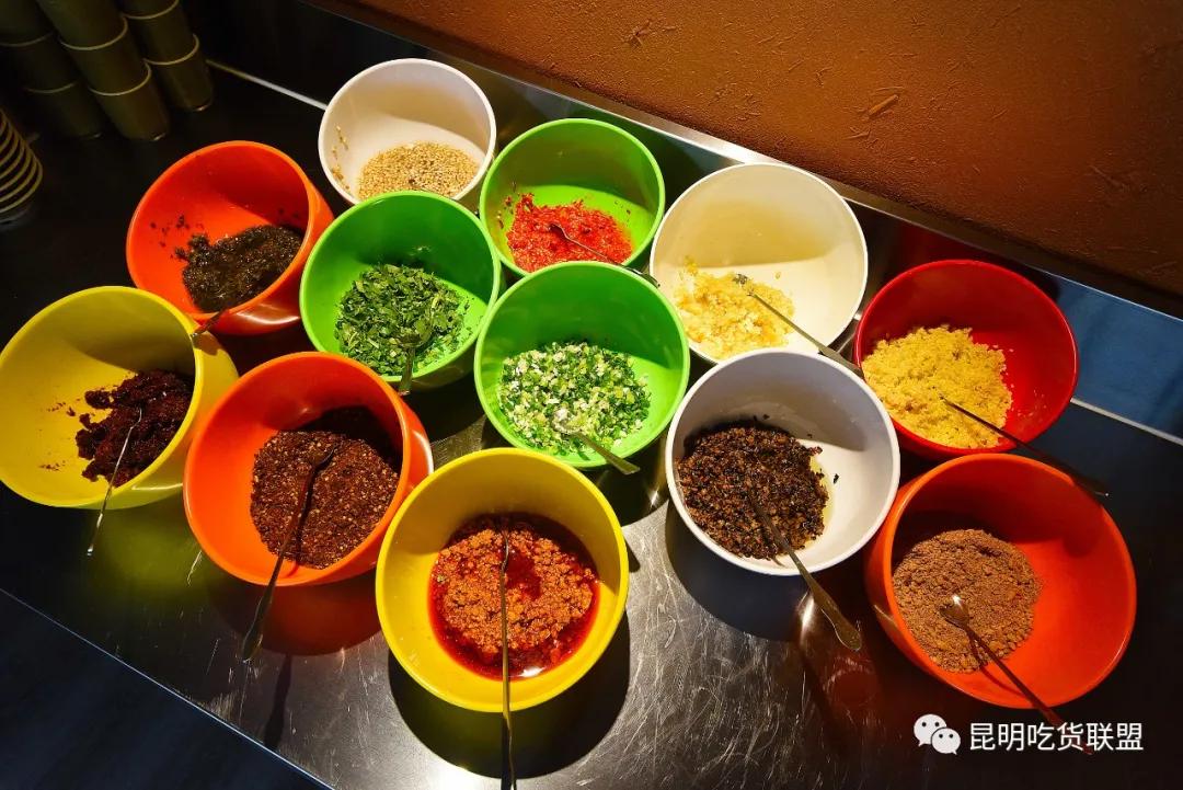 昆明藏在巷子里的酸汤火锅,昆明酸汤火锅