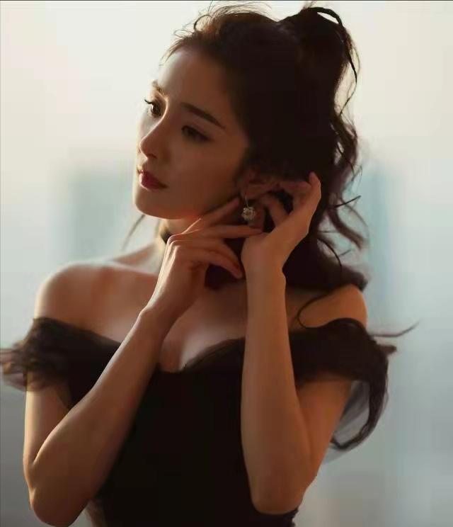 杨幂曝奇怪生活隐私,杨幂片场遭代拍蹲下恶意拍摄