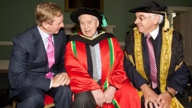 戴15元手表，却秘密捐出560亿：人活到极致，一定是素与简