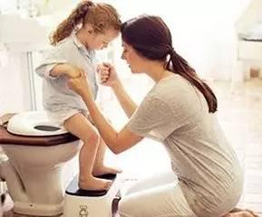 幼儿园孩子经常拉裤子怎么引导,孩子上幼儿园总拉裤子怎么回事