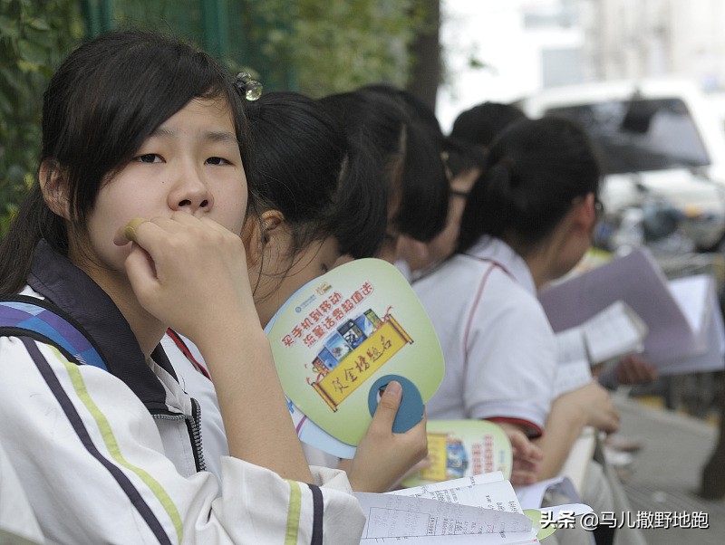 父母曾用过什么狠招阻止你早恋,当女儿早恋了父母应该怎么沟通
