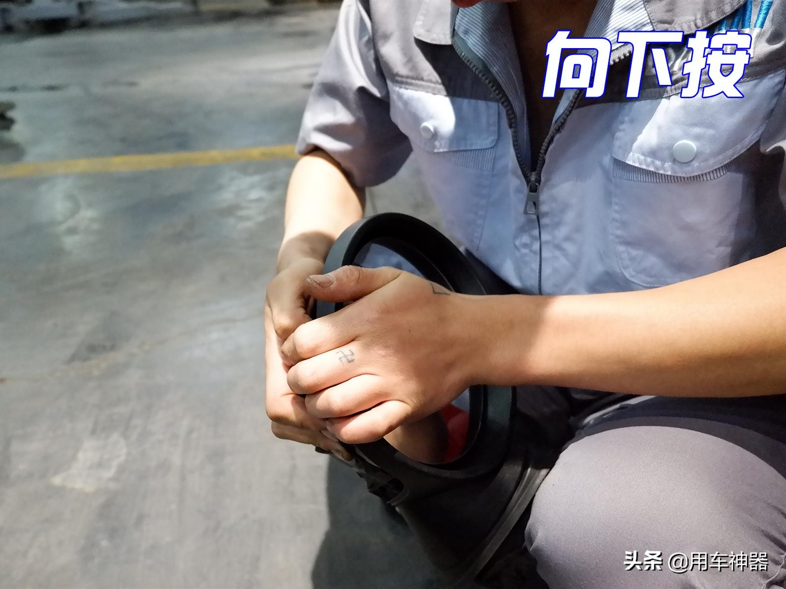 后视镜被划伤修理多少钱,后视镜外壳被划伤怎么处理