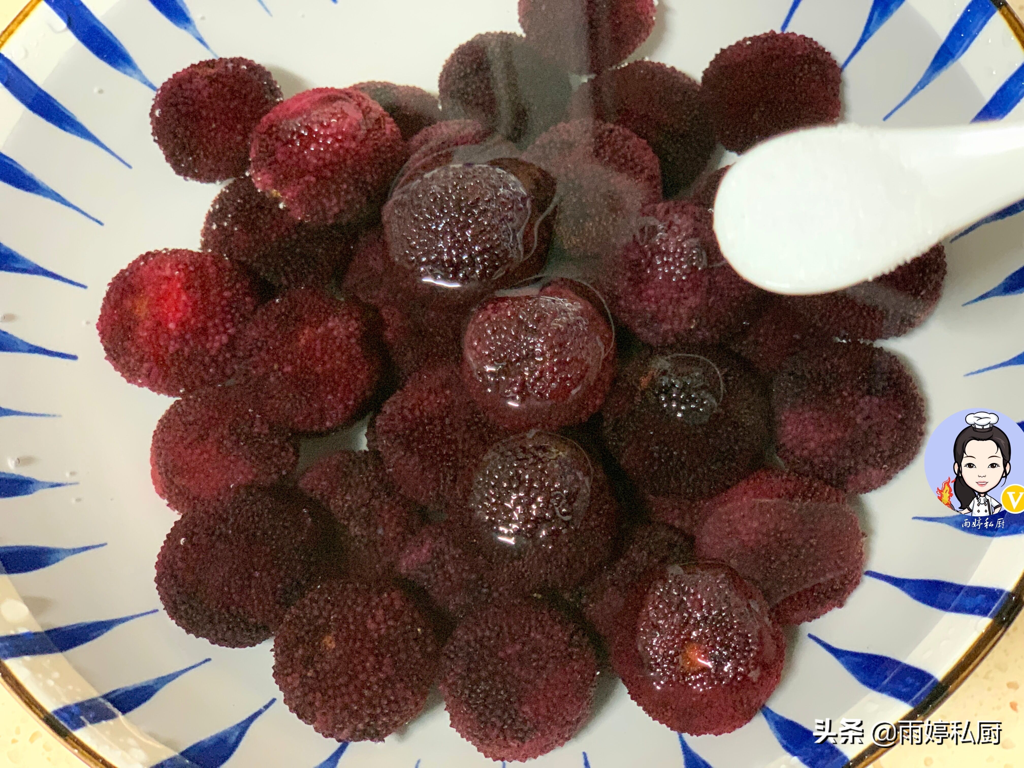 洗杨梅时，用盐水洗相当于吃虫子！老果农：教你1招，虫子全溜走