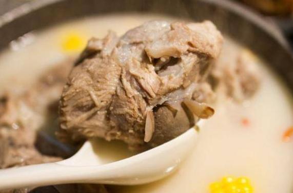 家常炖猪骨头怎么做肉嫩,炖猪骨头怎样煮才又香又烂好吃