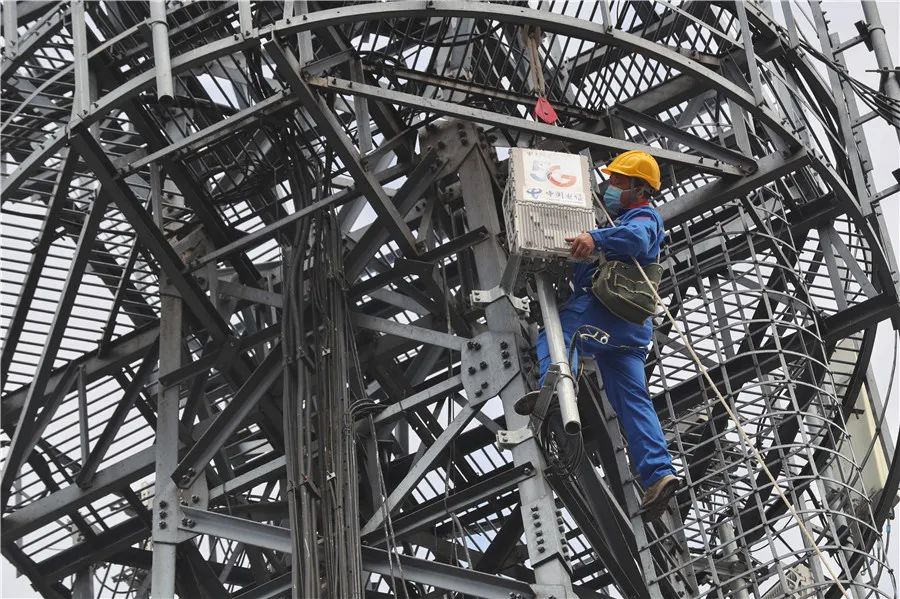 居家隔离后,许多国家网络崩了。为什么中国没事?