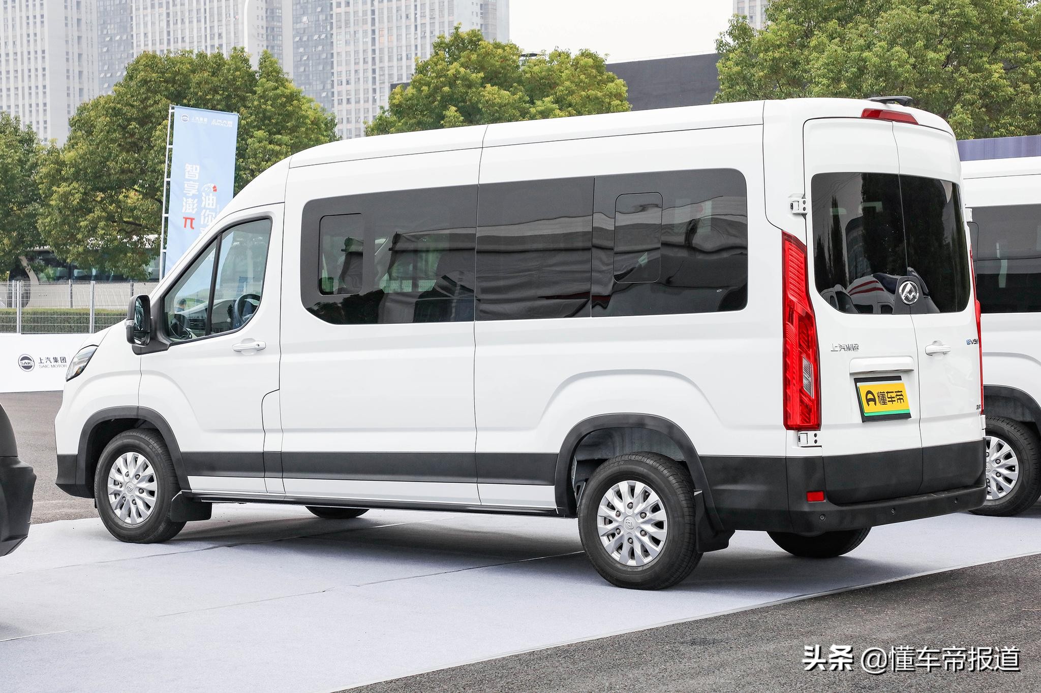 即将上市轻客10座,新车大通商务9座落地价