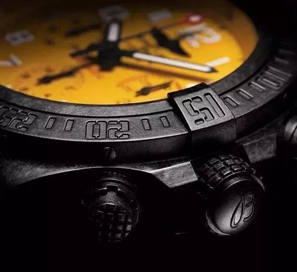 夜店戴表三要素：荧光要亮、万元以上且耐碰撞