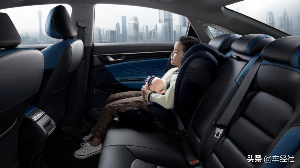 销量王之争吉利全新帝豪,国民级轿车帝豪全系热销