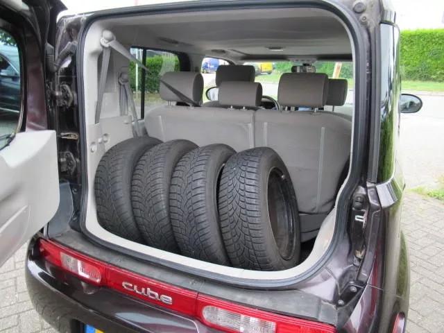 空间魔术师是什么b级轿车,空间魔术师是谁