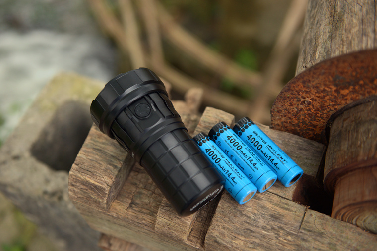 自从拍完这个手电之后,公园里人少了好多