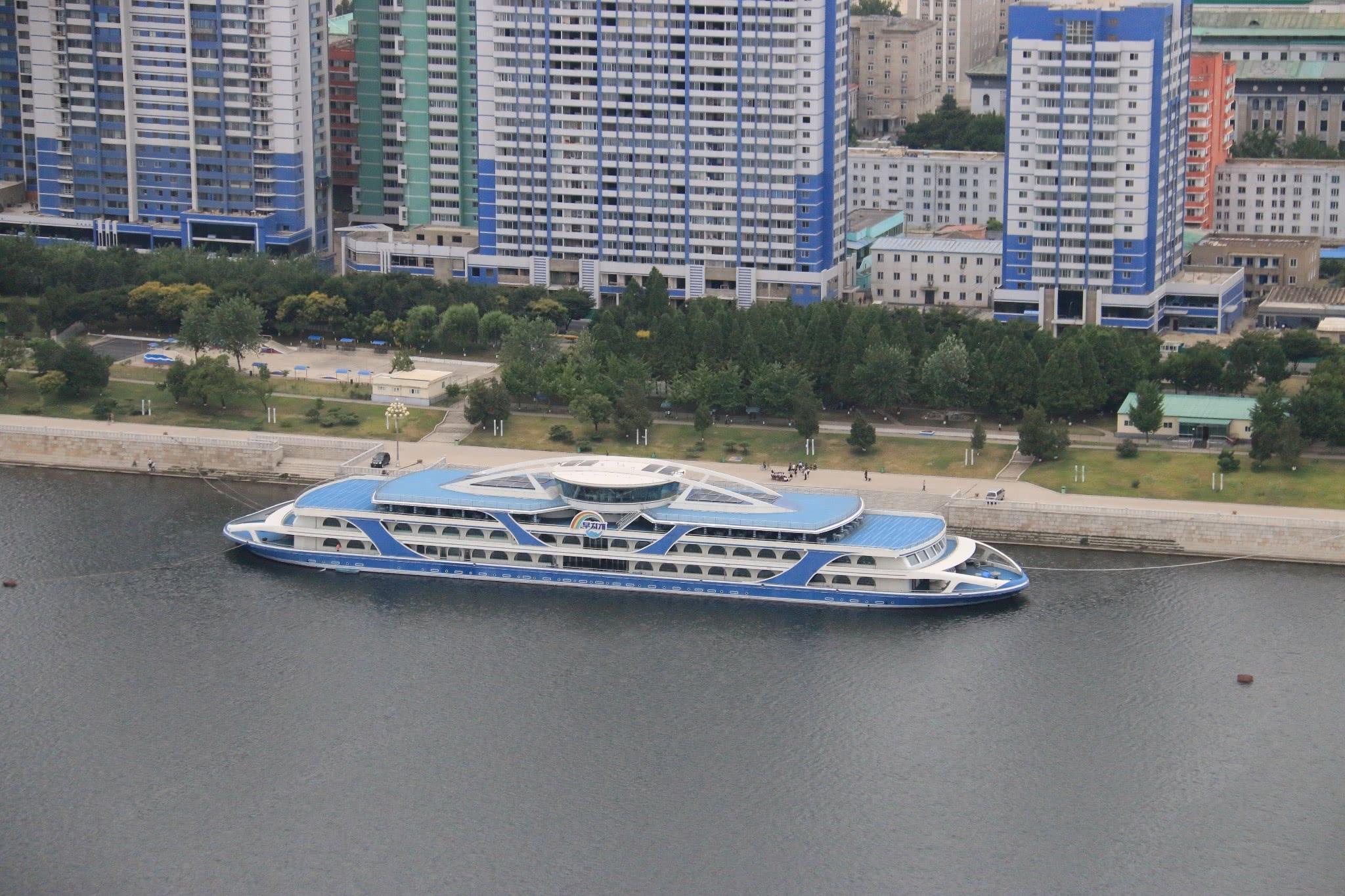 朝鲜豪华旅游餐,游船观光朝鲜