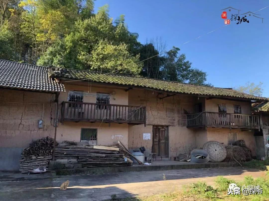 重庆小故宫红墙,重庆魔鬼山城一日游