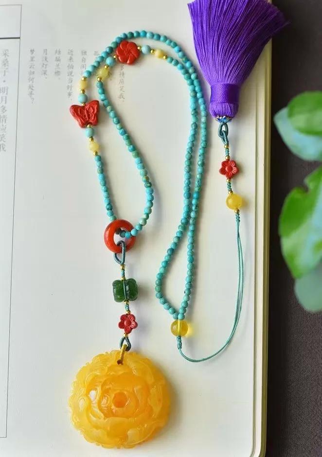 珠宝新贵：蜜蜡「mìlà」