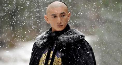 吴奇隆撞脸成龙对比照,为啥吴奇隆老了跟成龙有点像