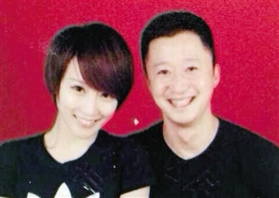 吴京晒出来的结婚照,吴京结婚照搞笑