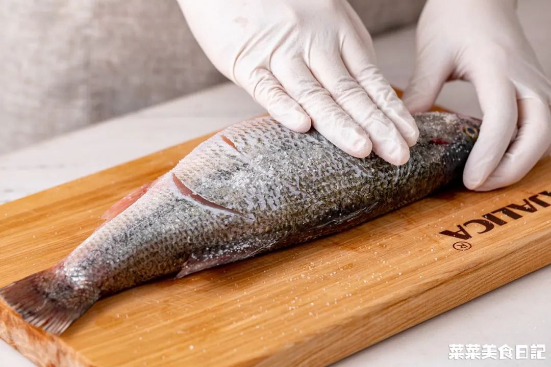上班族午饭微波炉加热,微波炉解决一日三餐
