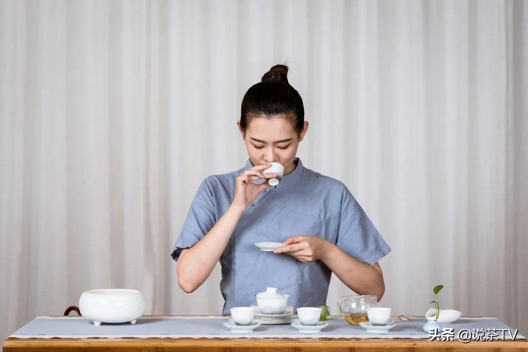 铁观音茶如何区分浓香型和清香型,新茶浓香型铁观音怎样冲泡口感好