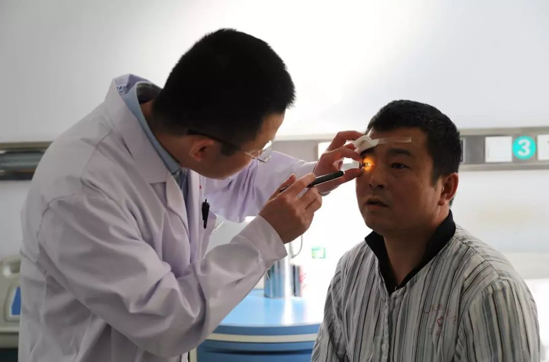 青光眼的早期五大危险信号,警惕视力正常的青光眼