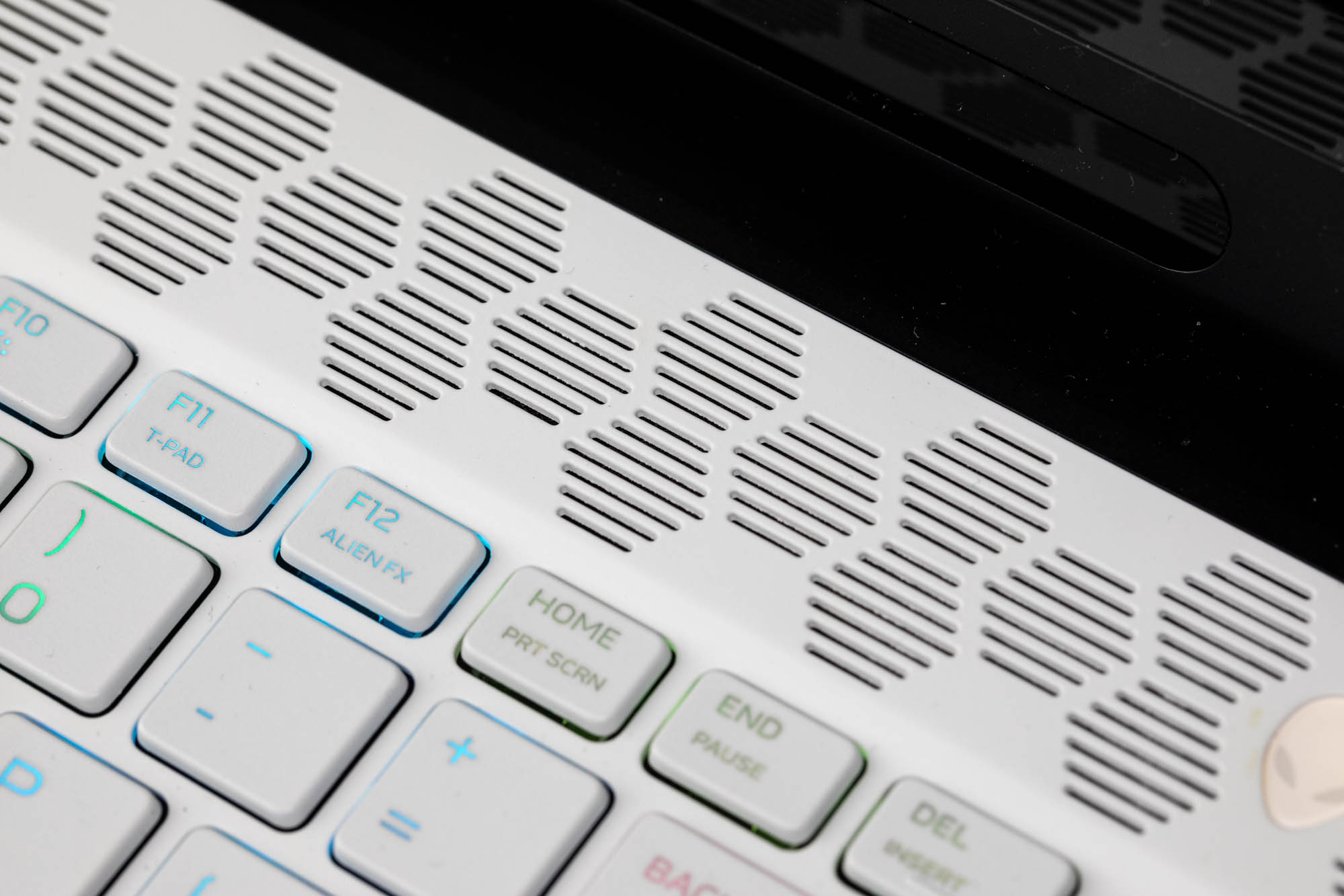 戴尔外星人m15r6测评是什么系统,戴尔外星人m15r2雷电接口