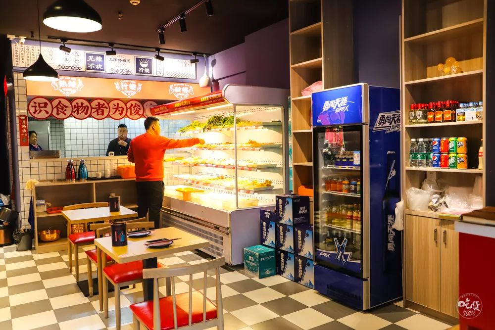 这家国潮网红串串落地襄阳啦,你只管拿串不用涮可以直接开吃